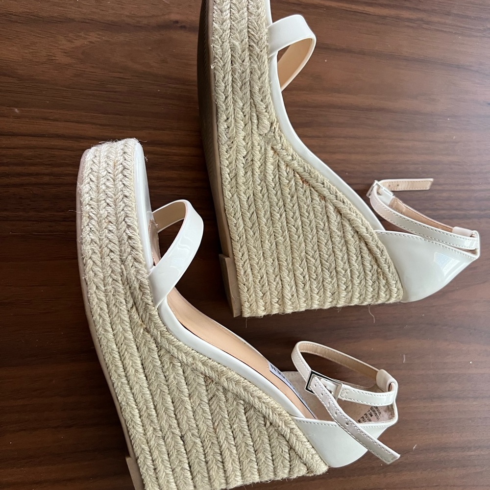 Steve Madden “Survive” White Espadrille Wedge Sandal Size 7.5